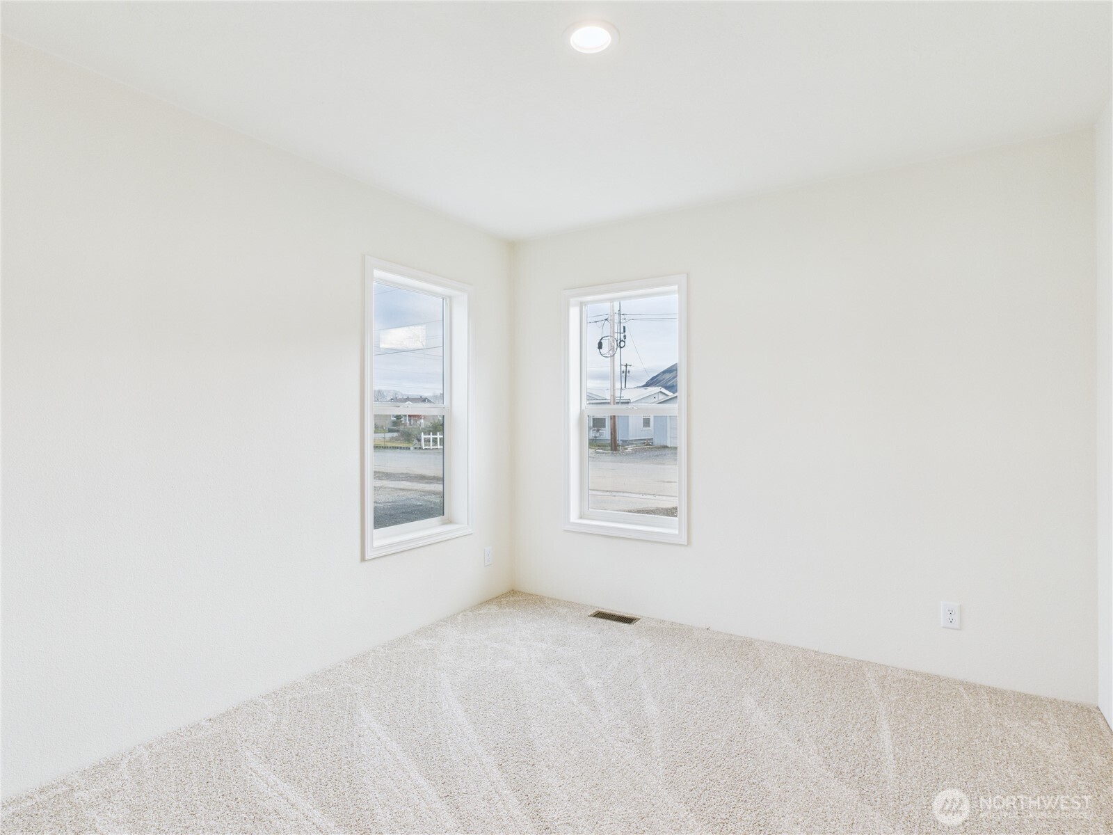 403 2nd Street Southwest Rock Island, WA 98850 - Photo 10 of 11