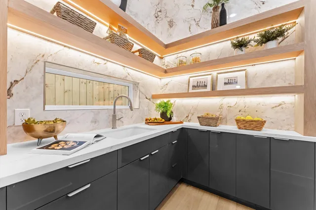 $1,899,000 | 508 Willard Street, Houston, TX 77006