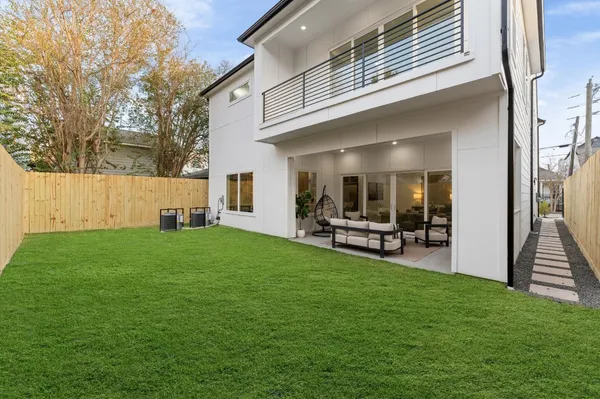$1,899,000 | 508 Willard Street, Houston, TX 77006