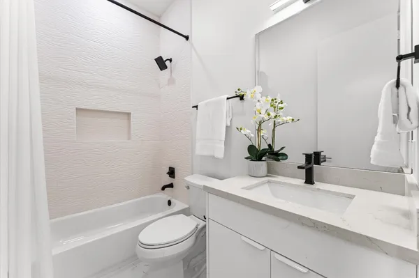$1,899,000 | 508 Willard Street, Houston, TX 77006