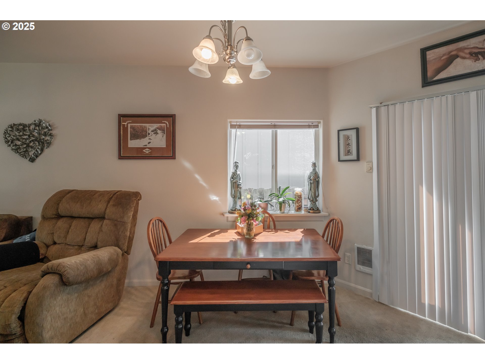 1036 9th Street Florence, OR 97439 - Photo 11 of 47 a dining room with furniture and window