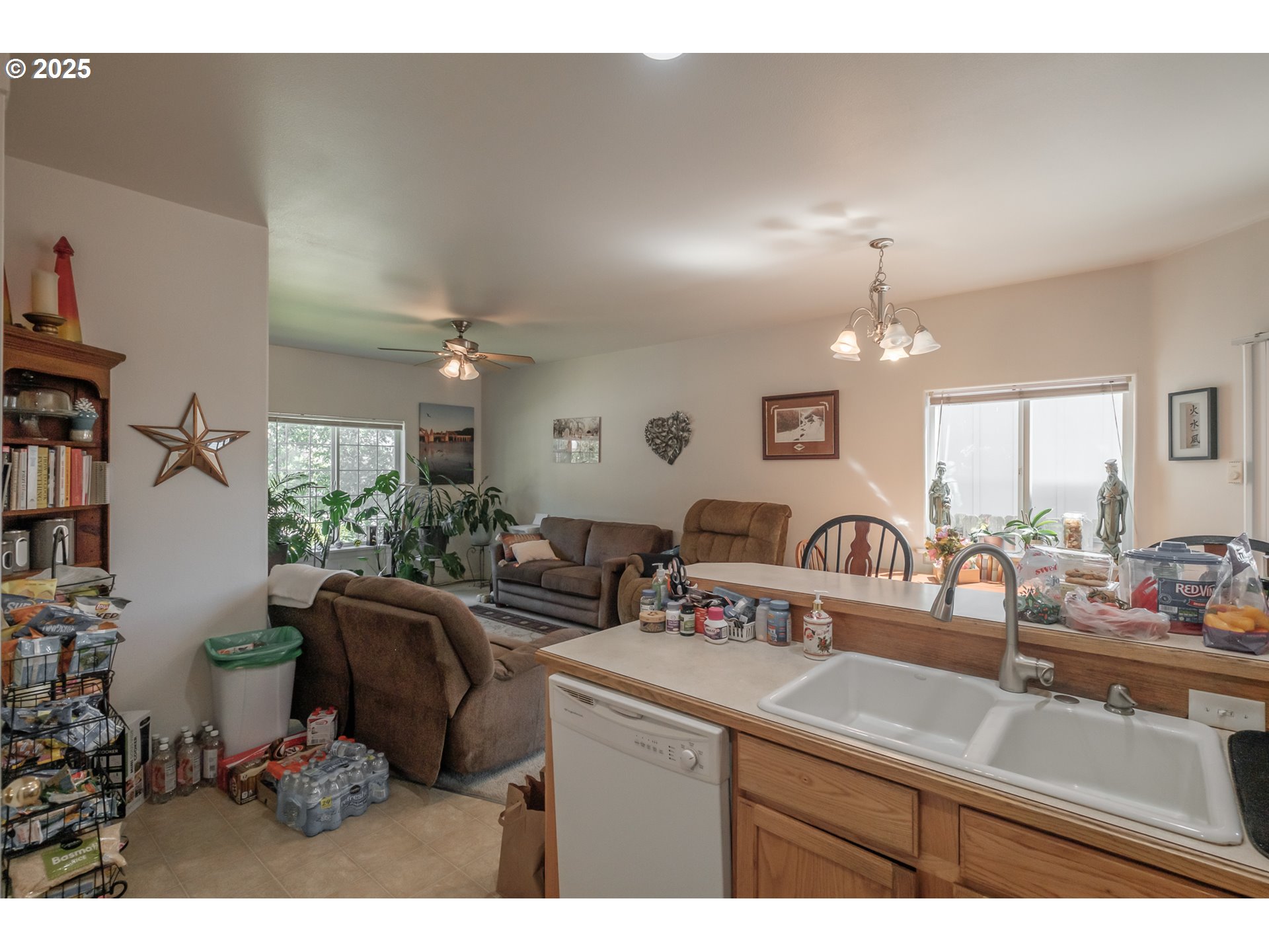 1036 9th Street Florence, OR 97439 - Photo 19 of 47 a kitchen view with living room furniture and a chandelier