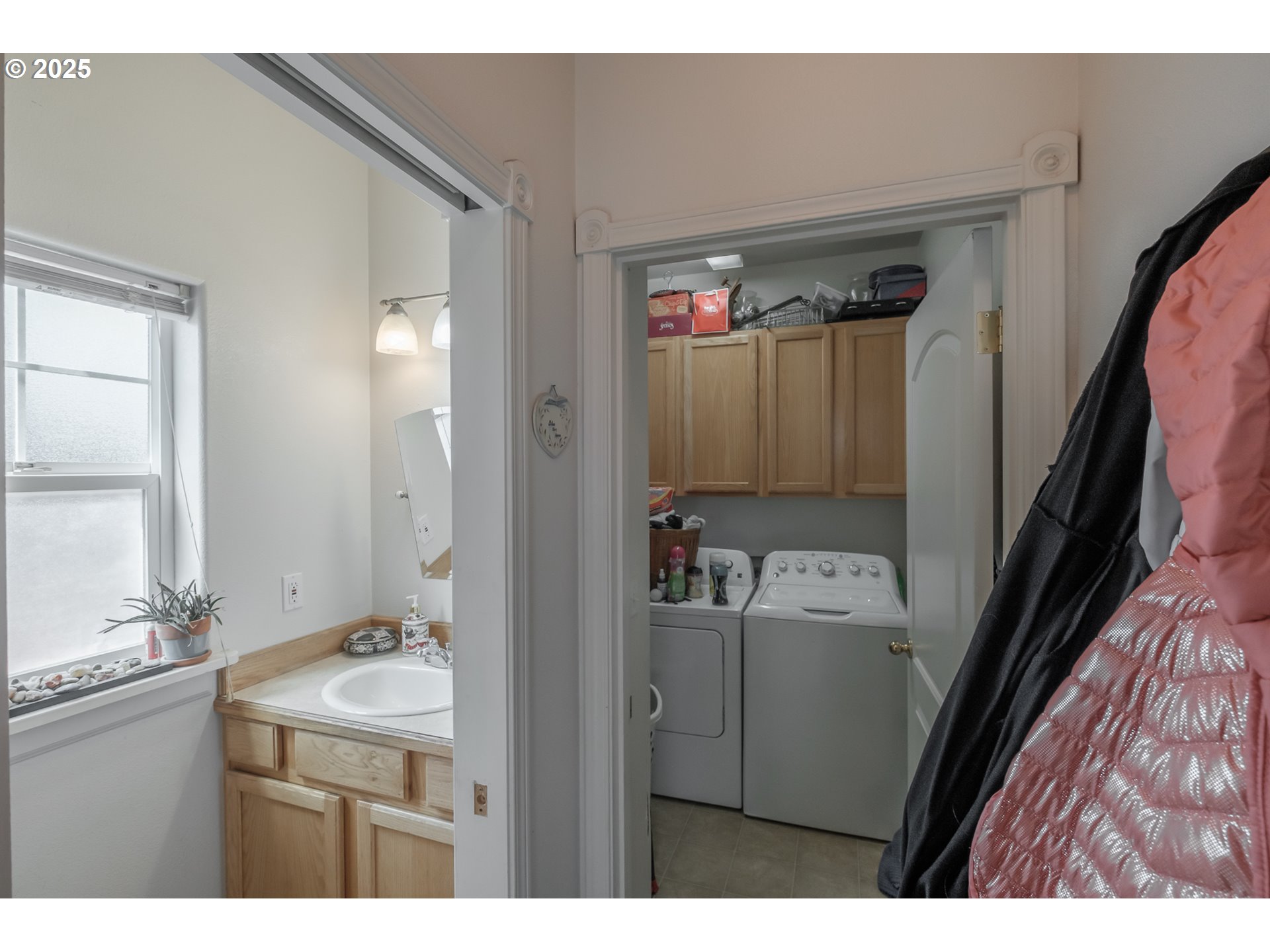 1036 9th Street Florence, OR 97439 - Photo 20 of 47 a bathroom with a sink a toilet and mirror