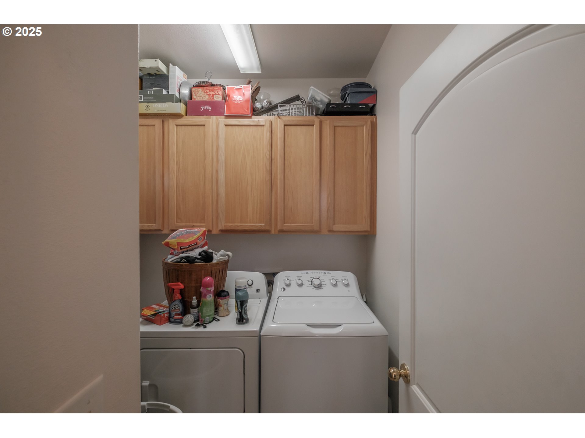 1036 9th Street Florence, OR 97439 - Photo 21 of 47 a utility room with dryer and washer