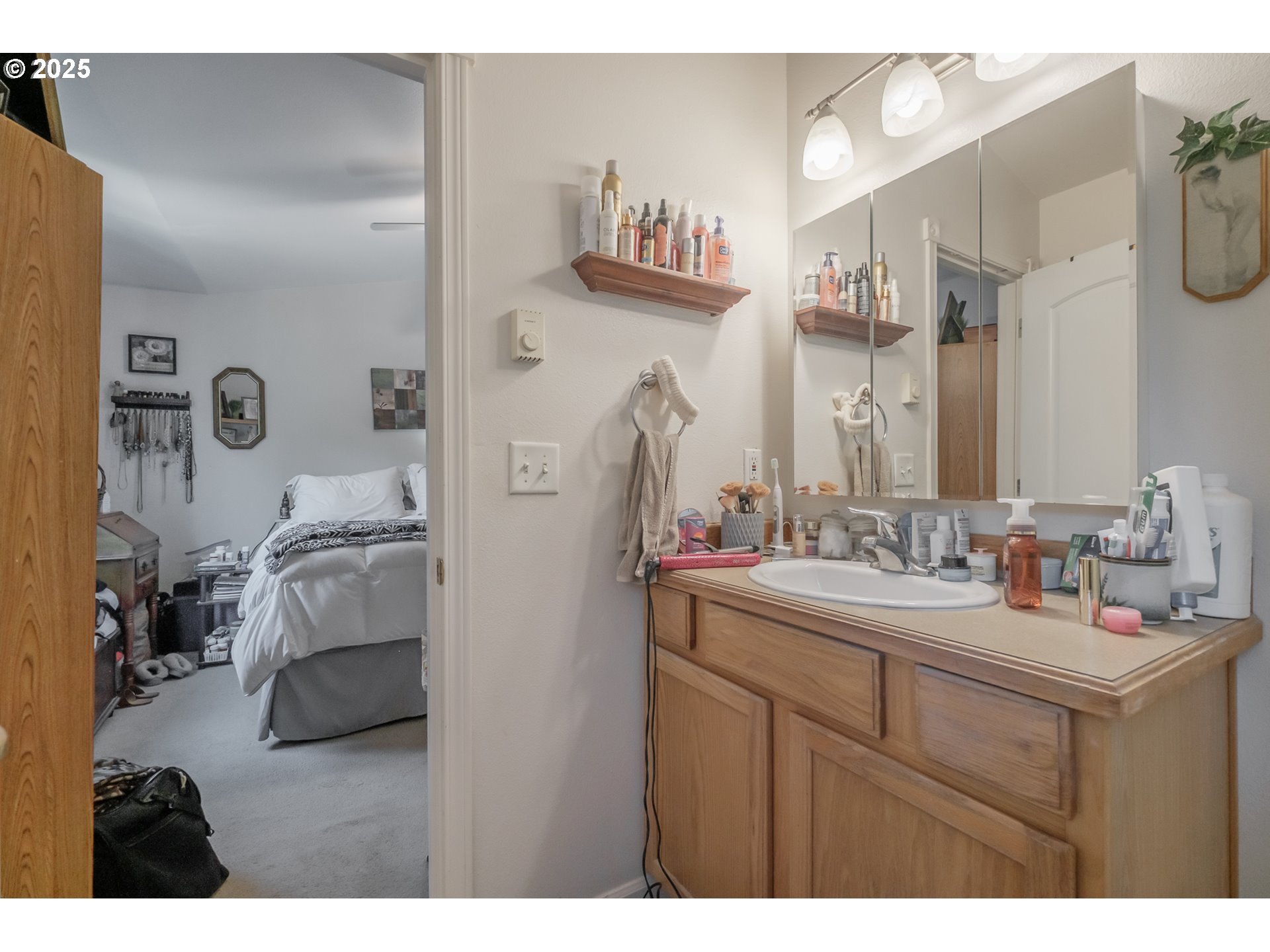 1036 9th Street Florence, OR 97439 - Photo 36 of 47 a en suite bathroom with a sink and mirror