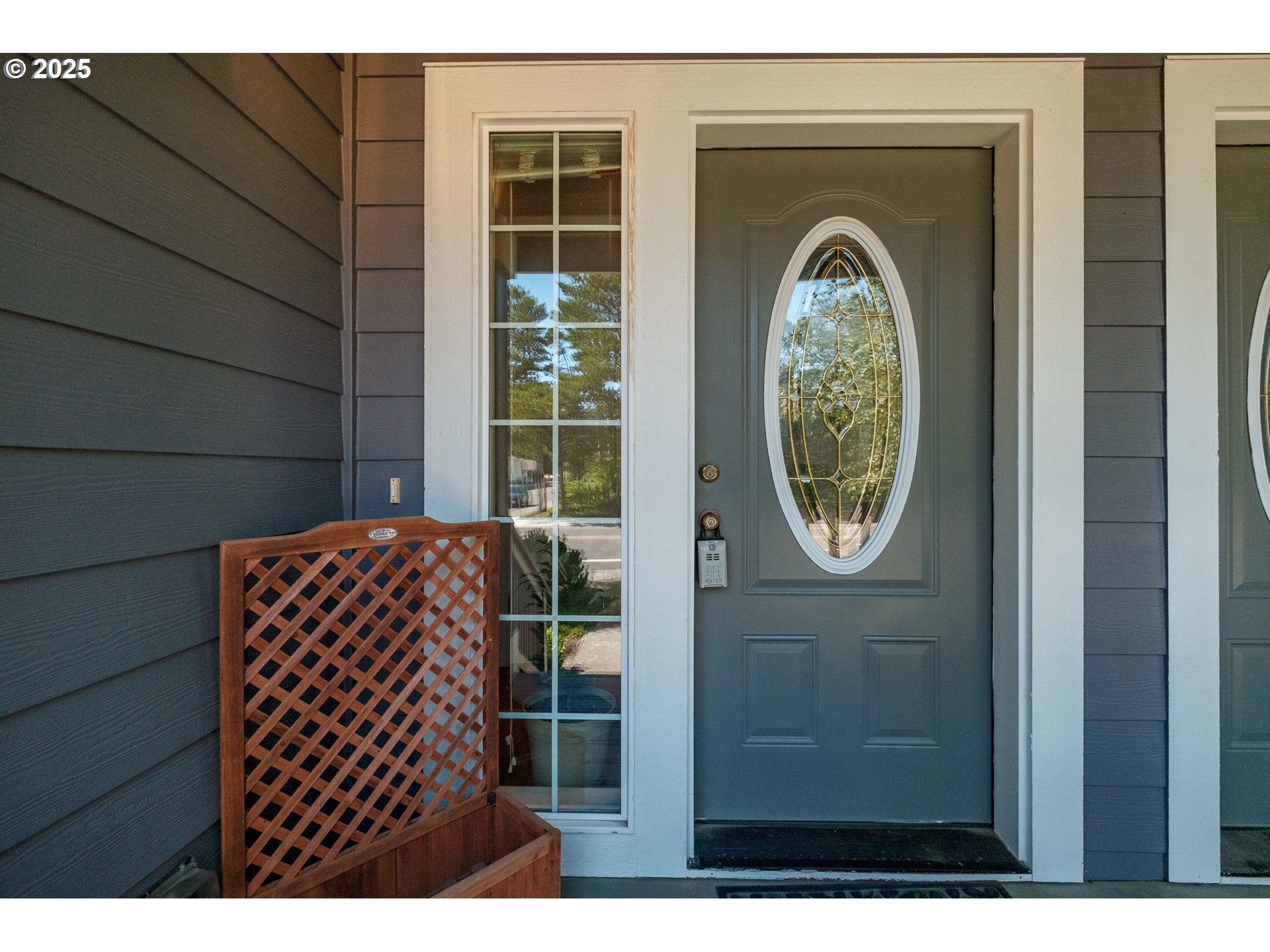 1036 9th Street Florence, OR 97439 - Photo 4 of 47 a front view of a house with garden