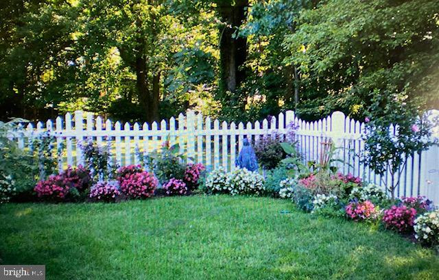 3768 Cobbler Mountain Road Delaplane, VA 20144 - Photo 32 of 47 Picket fence around backyard