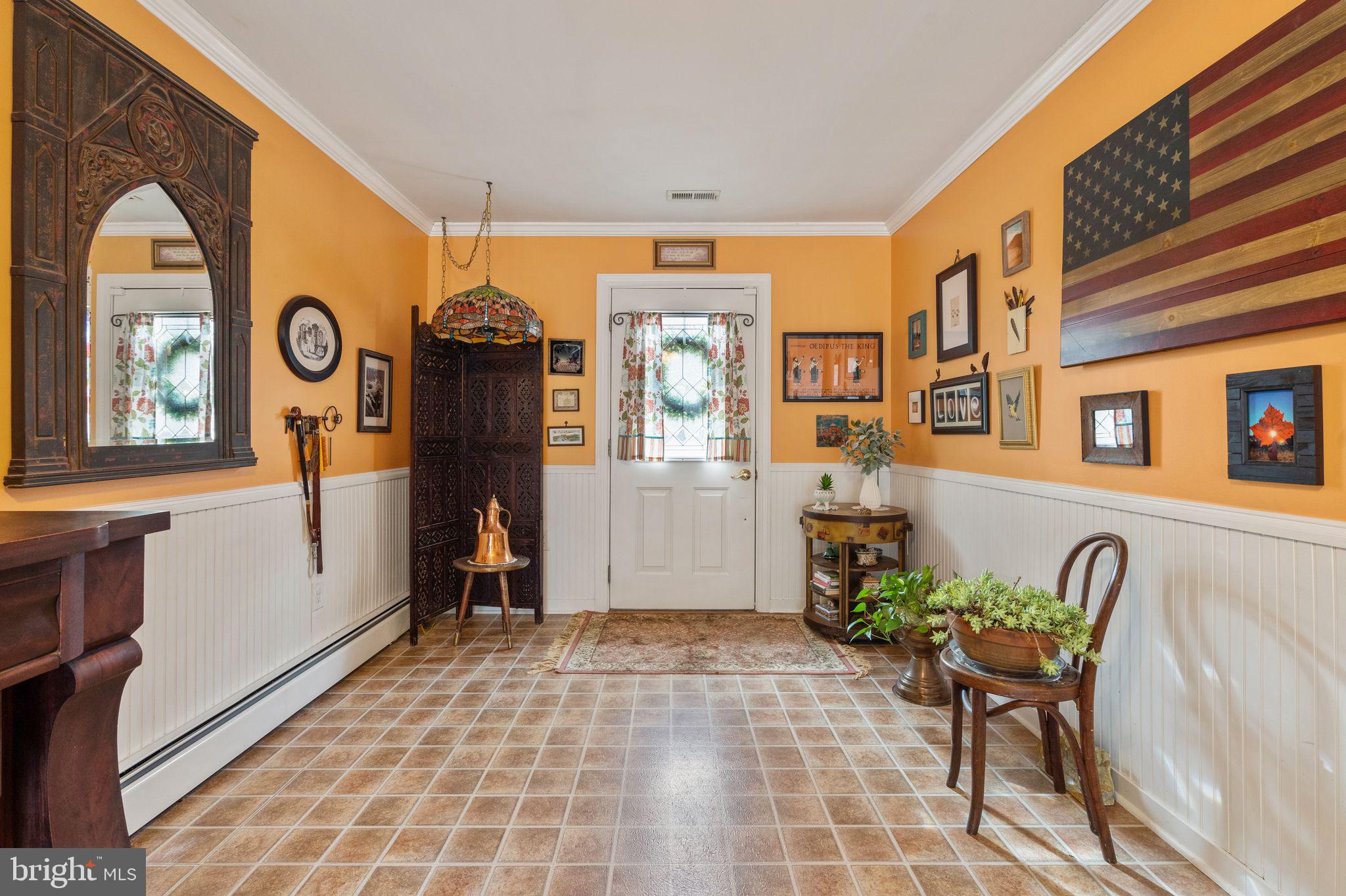 3768 Cobbler Mountain Road Delaplane, VA 20144 - Photo 5 of 47 Huge family foyer entrance