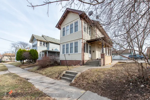 $1,600 | 515 2nd Street, Unit 2, Waukegan, IL 60085