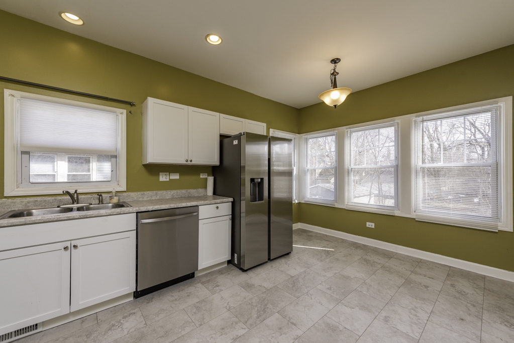 515 2nd Street, Unit 2 Waukegan, IL 60085 - Photo 12 of 27 a large kitchen with a window
