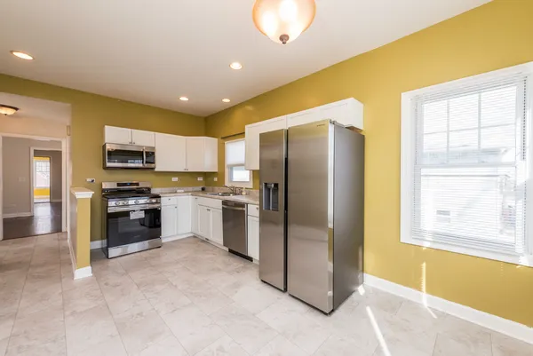 $1,600 | 515 2nd Street, Unit 2, Waukegan, IL 60085