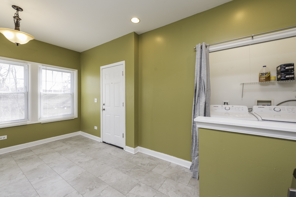 515 2nd Street, Unit 2 Waukegan, IL 60085 - Photo 16 of 27 a bathroom with a sink mirror and a bathtub