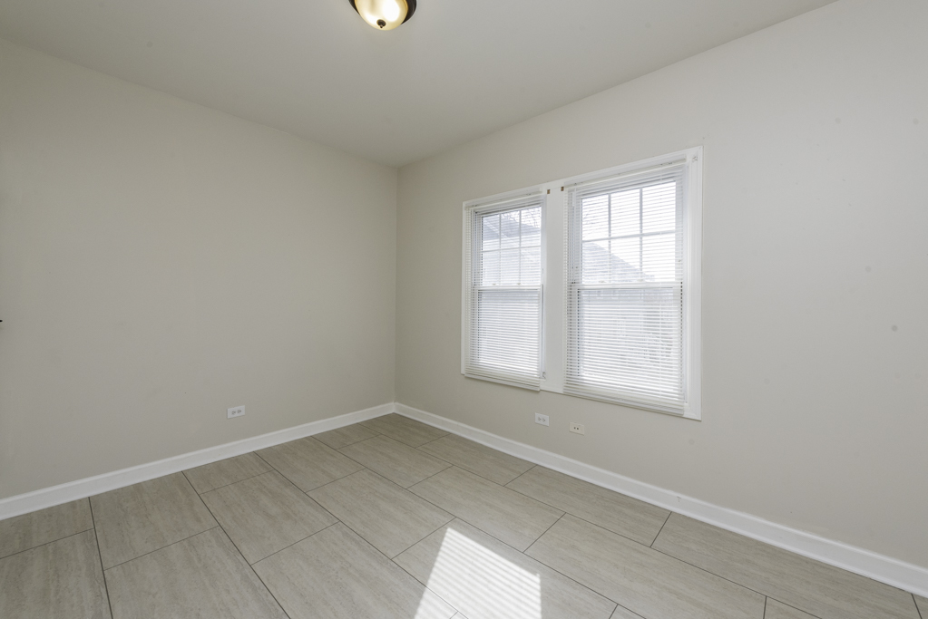515 2nd Street, Unit 2 Waukegan, IL 60085 - Photo 17 of 27 an empty room with a window