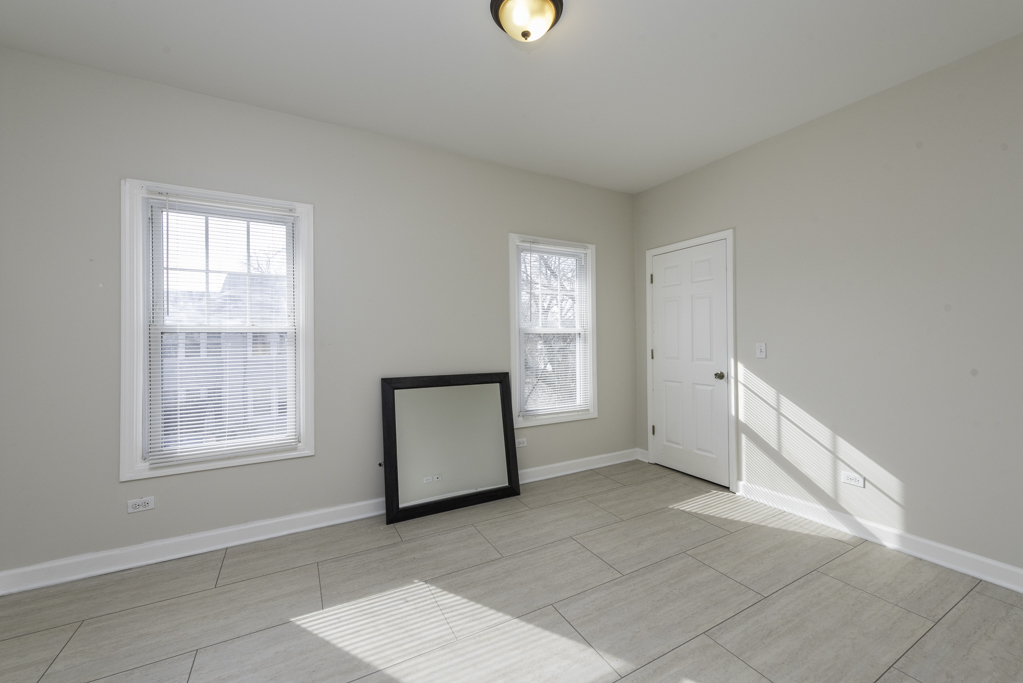 515 2nd Street, Unit 2 Waukegan, IL 60085 - Photo 20 of 27 an empty room with windows
