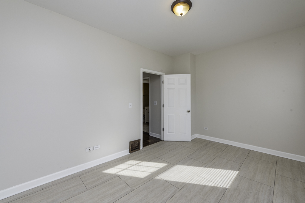 515 2nd Street, Unit 2 Waukegan, IL 60085 - Photo 21 of 27 a view of an empty room and window