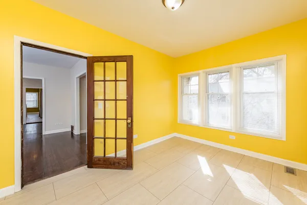 $1,600 | 515 2nd Street, Unit 2, Waukegan, IL 60085