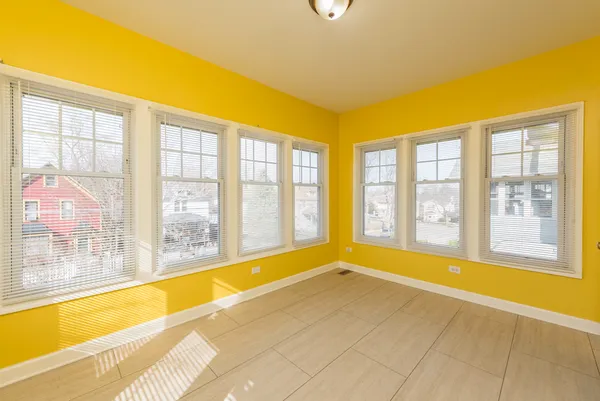 $1,600 | 515 2nd Street, Unit 2, Waukegan, IL 60085