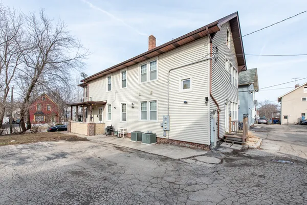 $1,600 | 515 2nd Street, Unit 2, Waukegan, IL 60085
