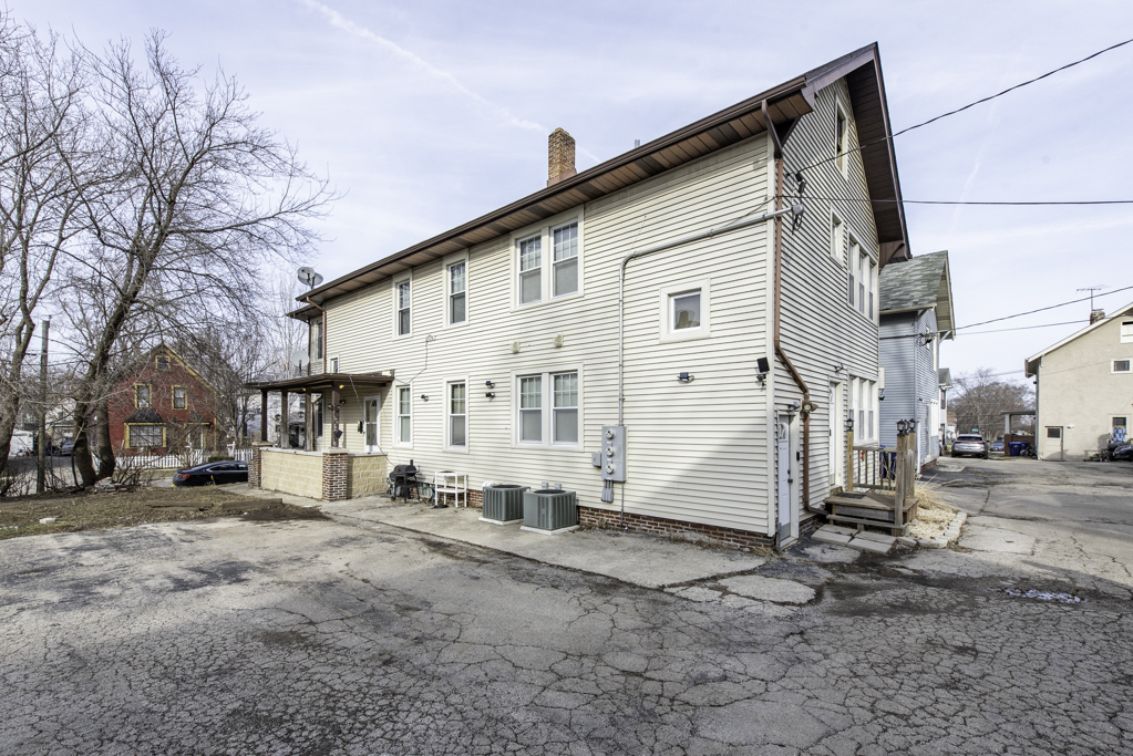 515 2nd Street, Unit 2 Waukegan, IL 60085 - Photo 26 of 27 a view of a white house with a large space