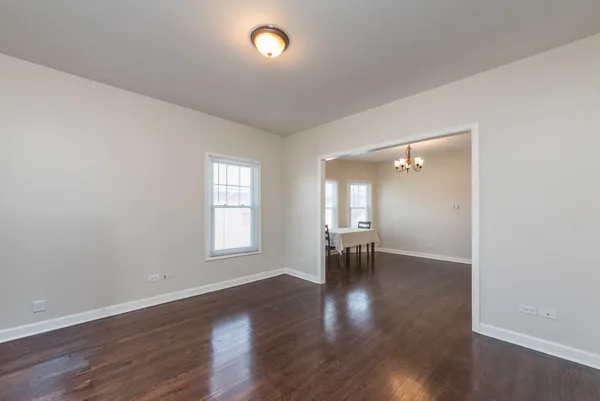 $1,600 | 515 2nd Street, Unit 2, Waukegan, IL 60085