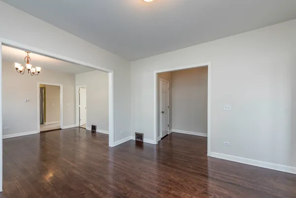 $1,600 | 515 2nd Street, Unit 2, Waukegan, IL 60085