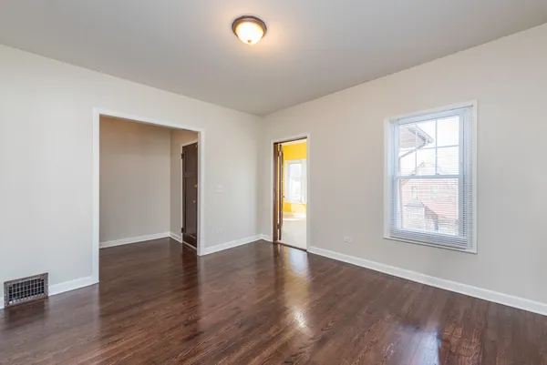 $1,600 | 515 2nd Street, Unit 2, Waukegan, IL 60085