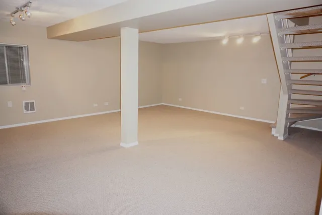 $2,000 | 913 Casey Court, Unit 1, Schaumburg, IL 60173