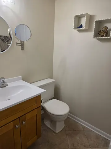 $2,000 | 913 Casey Court, Unit 1, Schaumburg, IL 60173