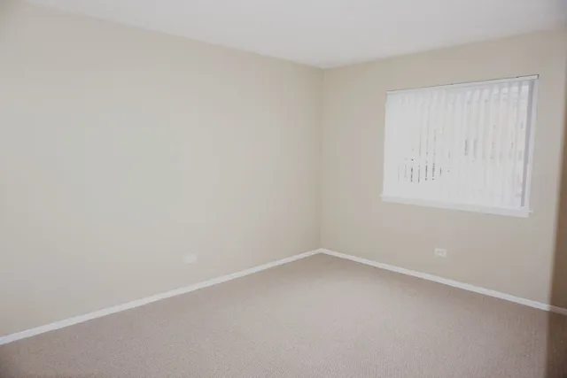 $2,000 | 913 Casey Court, Unit 1, Schaumburg, IL 60173