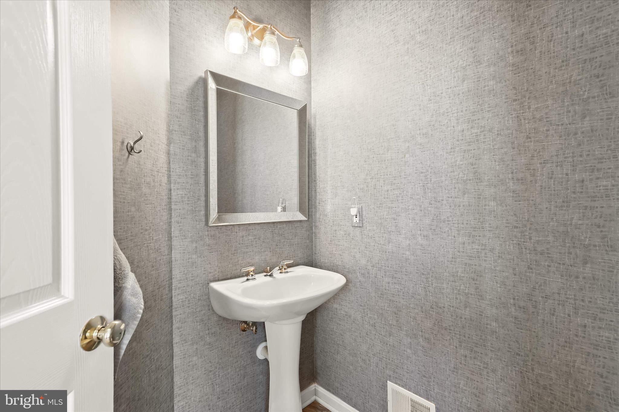 685 West Watersville Road Mount Airy, MD 21771 - Photo 31 of 75 Powder room