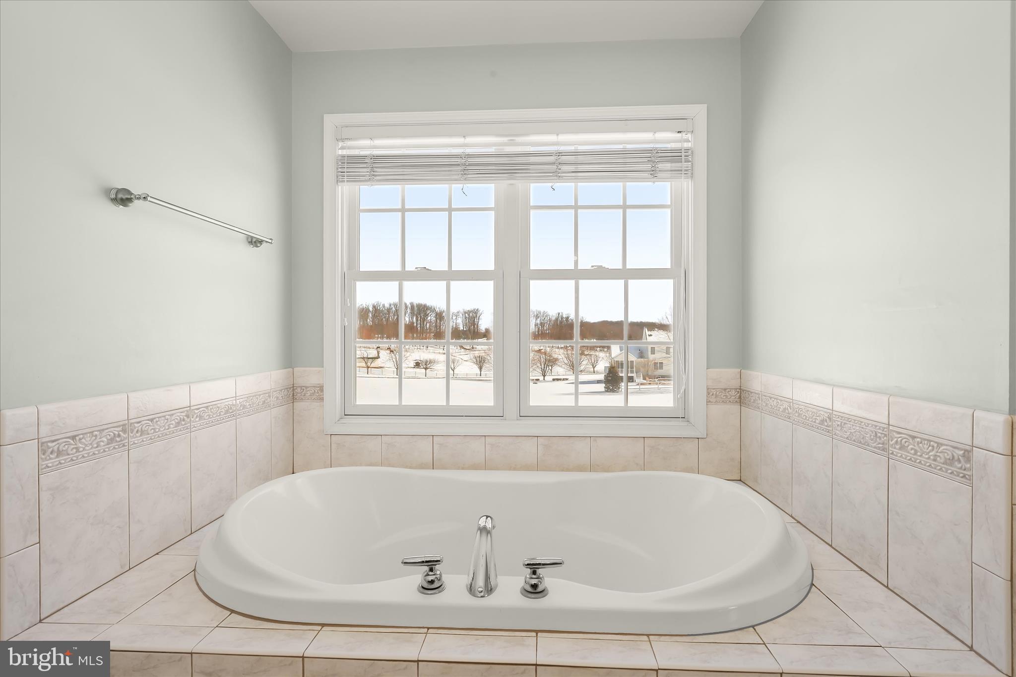 685 West Watersville Road Mount Airy, MD 21771 - Photo 39 of 75 Soaking tub
