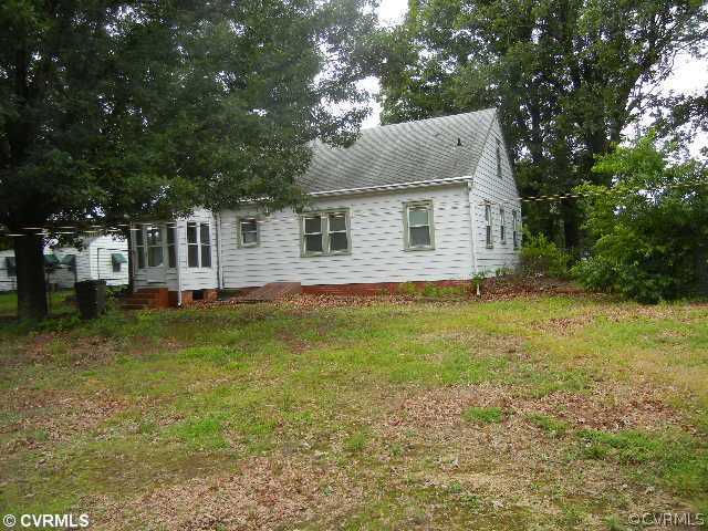 1643 Hopkins Road Richmond, VA 23224 - Photo 15 of 15 Exterior Front - Garage