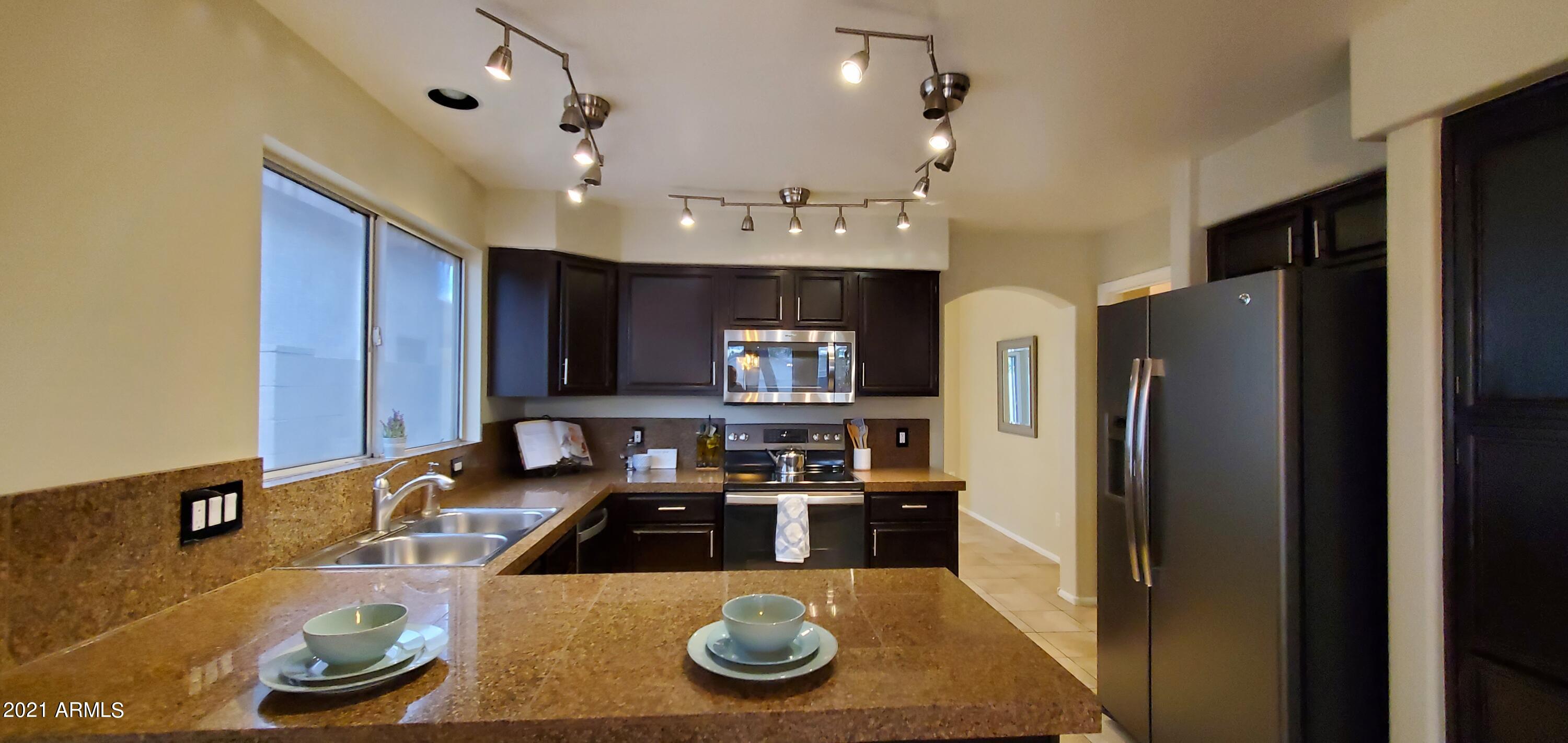 3116 East Escuda Road Phoenix, AZ 85050 - Photo 8 of 25 Kitchen