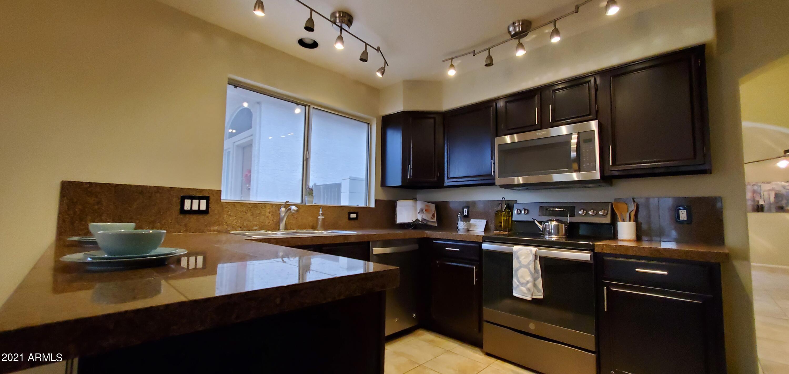 3116 East Escuda Road Phoenix, AZ 85050 - Photo 9 of 25 Kitchen