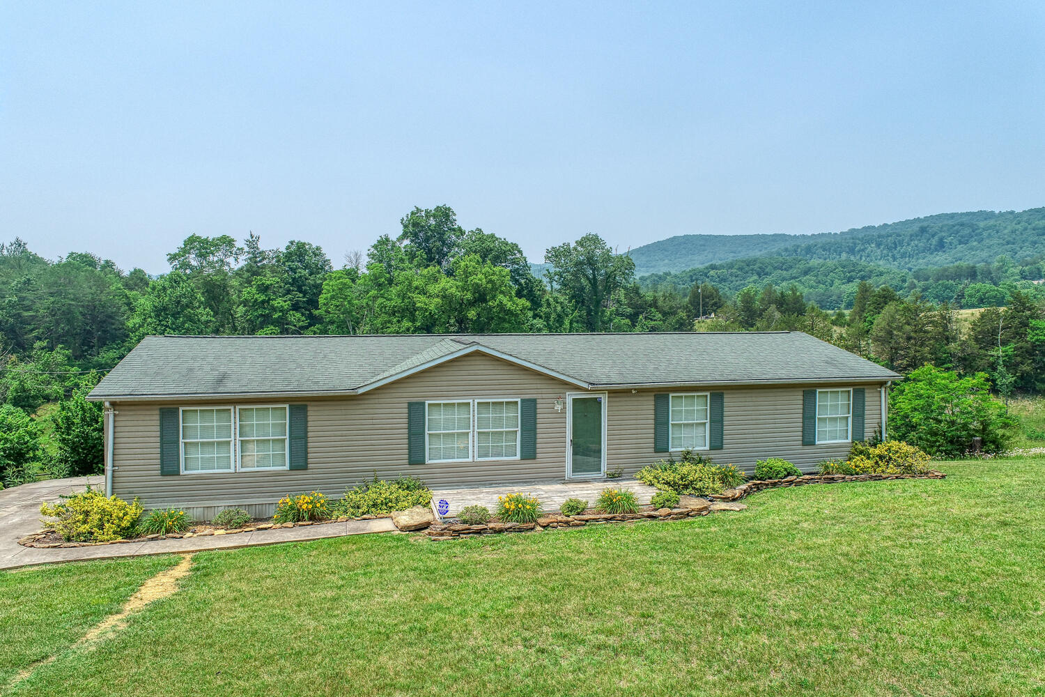307 Manis Road Rogersville, TN 37857 - Photo 1 of 104 main