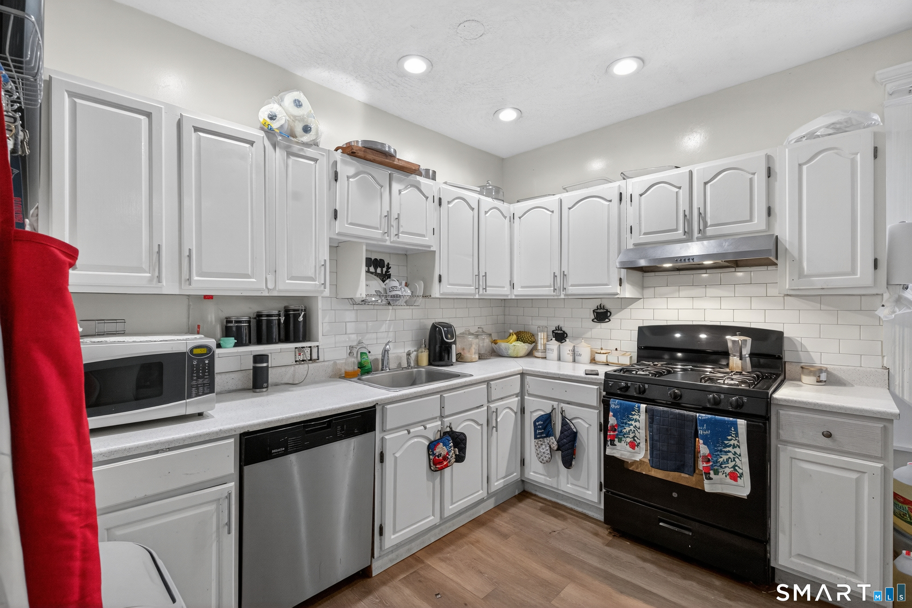 361 Ridgefield Avenue, Unit 1 Bridgeport, CT 06610 - Photo 3 of 17