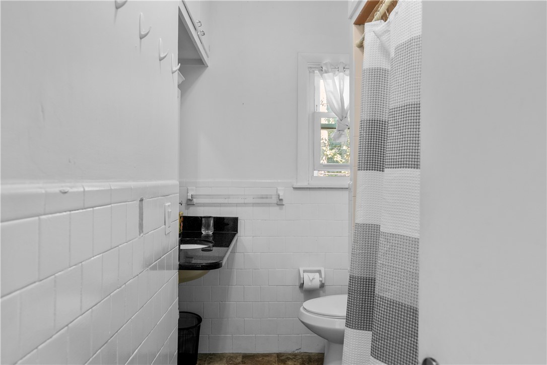 427 Spring Street, Unit 2 Newport, RI 02840 - Photo 16 of 19