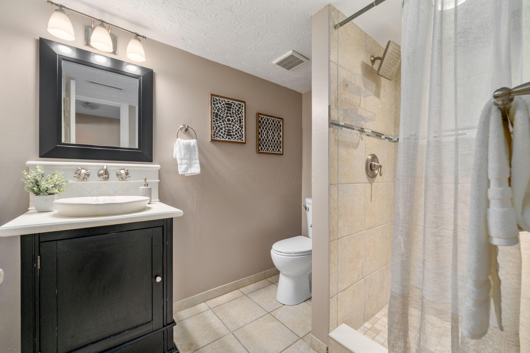 2805 Shellwick Court Columbus, OH 43235 - Photo 38 of 60 Lower level full bath