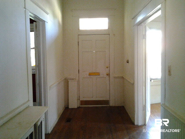 855 Savannah Street Mobile, AL 36603 - Photo 12 of 16 Foyer