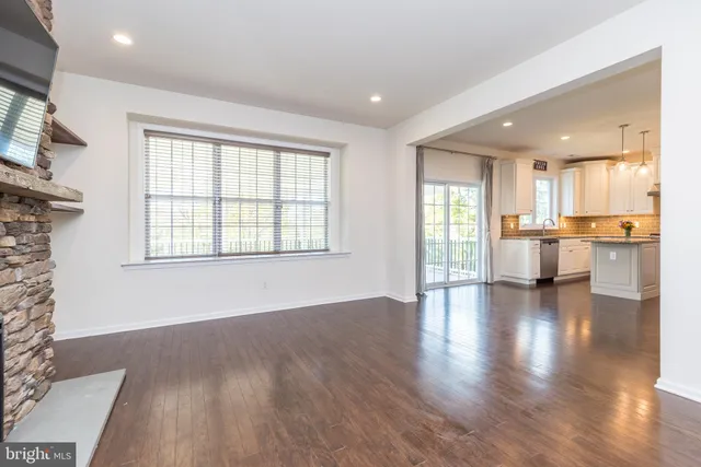 a view of a livingroom with an empty space