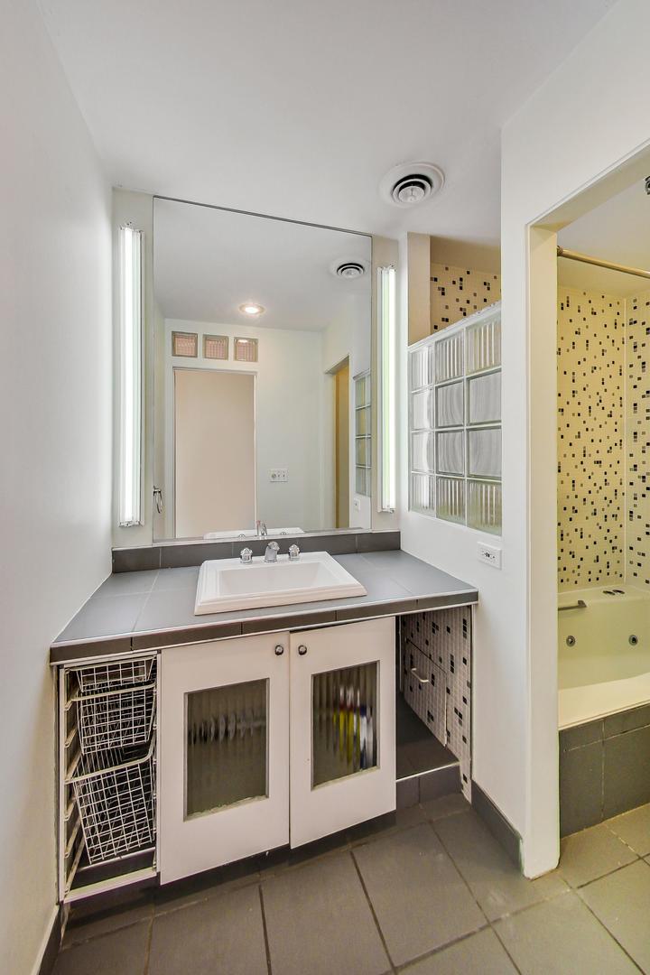 331 South Peoria Street, Unit 502 Chicago, IL 60607 - Photo 11 of 32 a kitchen with a stove and a sink