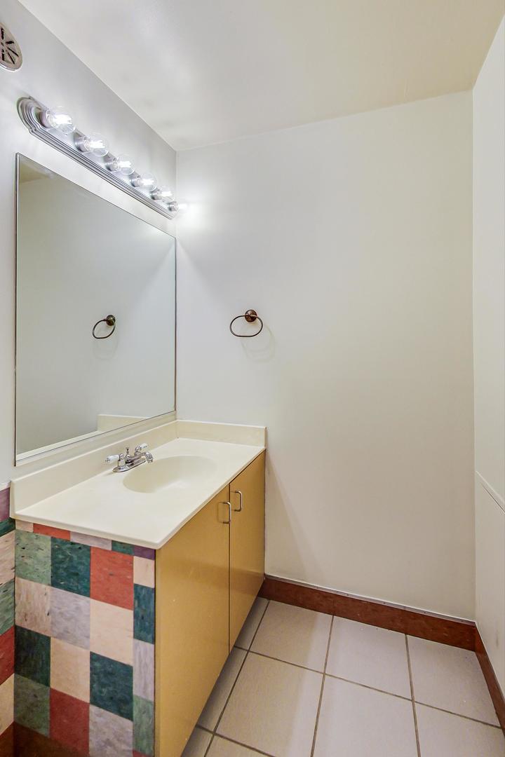 331 South Peoria Street, Unit 502 Chicago, IL 60607 - Photo 13 of 32 a bathroom with a sink and a mirror