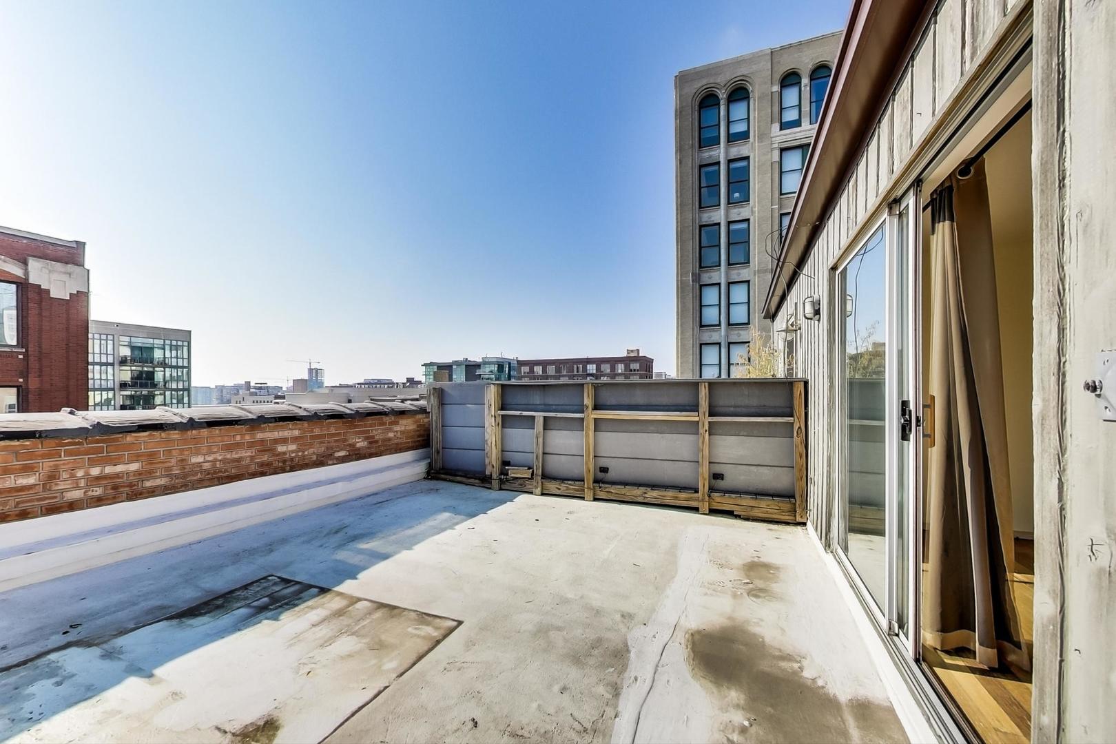 331 South Peoria Street, Unit 502 Chicago, IL 60607 - Photo 25 of 32 a view of balcony with an ocean view
