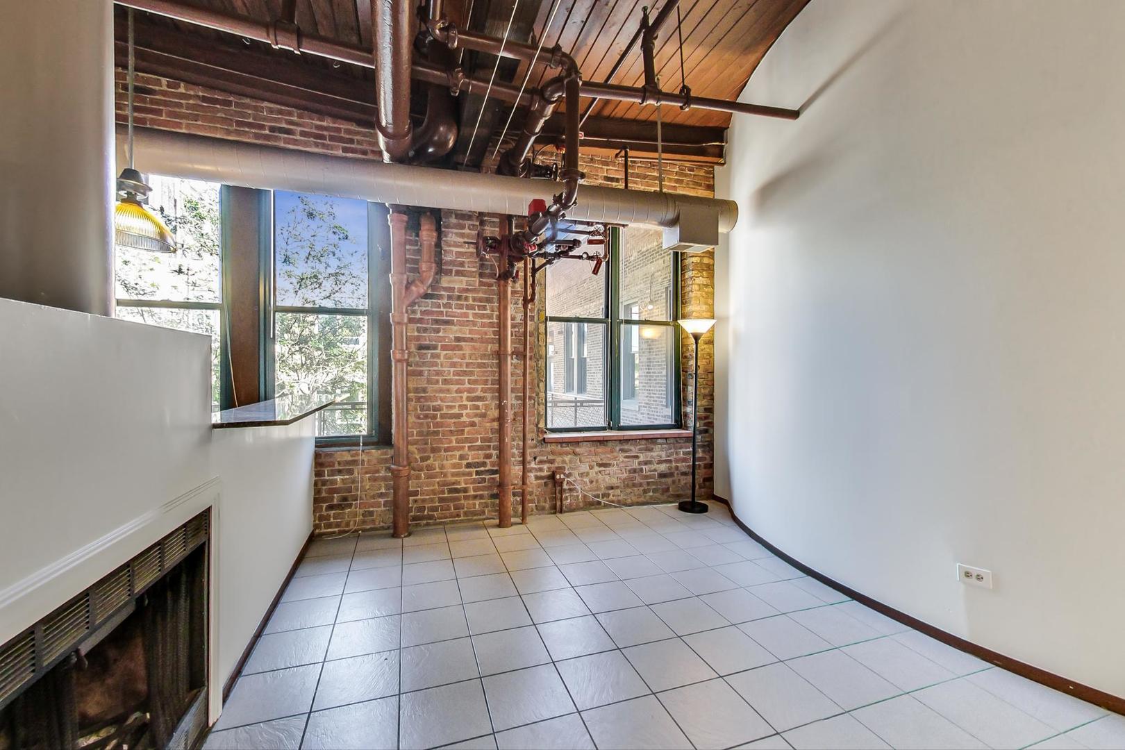 331 South Peoria Street, Unit 502 Chicago, IL 60607 - Photo 5 of 32 a view of an empty room with a window