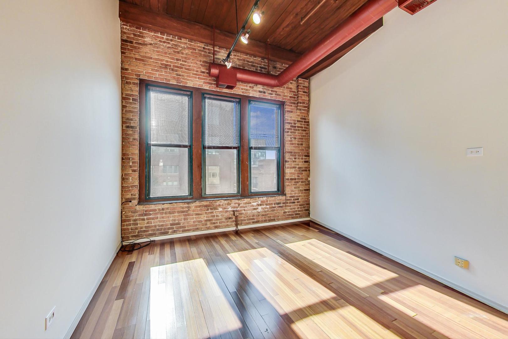 331 South Peoria Street, Unit 502 Chicago, IL 60607 - Photo 8 of 32 a view of outdoor space with wooden floor and windows