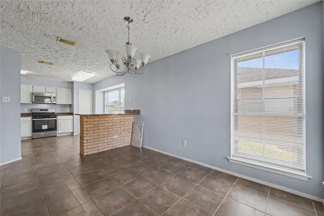 $2,000 | 319 Richvale Lane, Houston, TX 77598