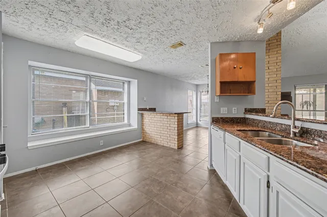 $2,000 | 319 Richvale Lane, Houston, TX 77598