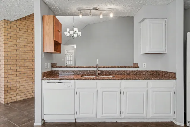 $2,000 | 319 Richvale Lane, Houston, TX 77598