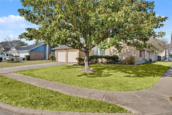 $1,950 | 319 Richvale Lane, Houston, TX 77598