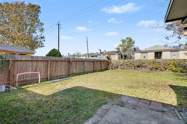 $2,000 | 319 Richvale Lane, Houston, TX 77598